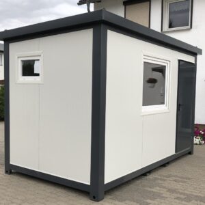 Contentor de escritório de 4 x 2,20 metros com instalações sanitárias