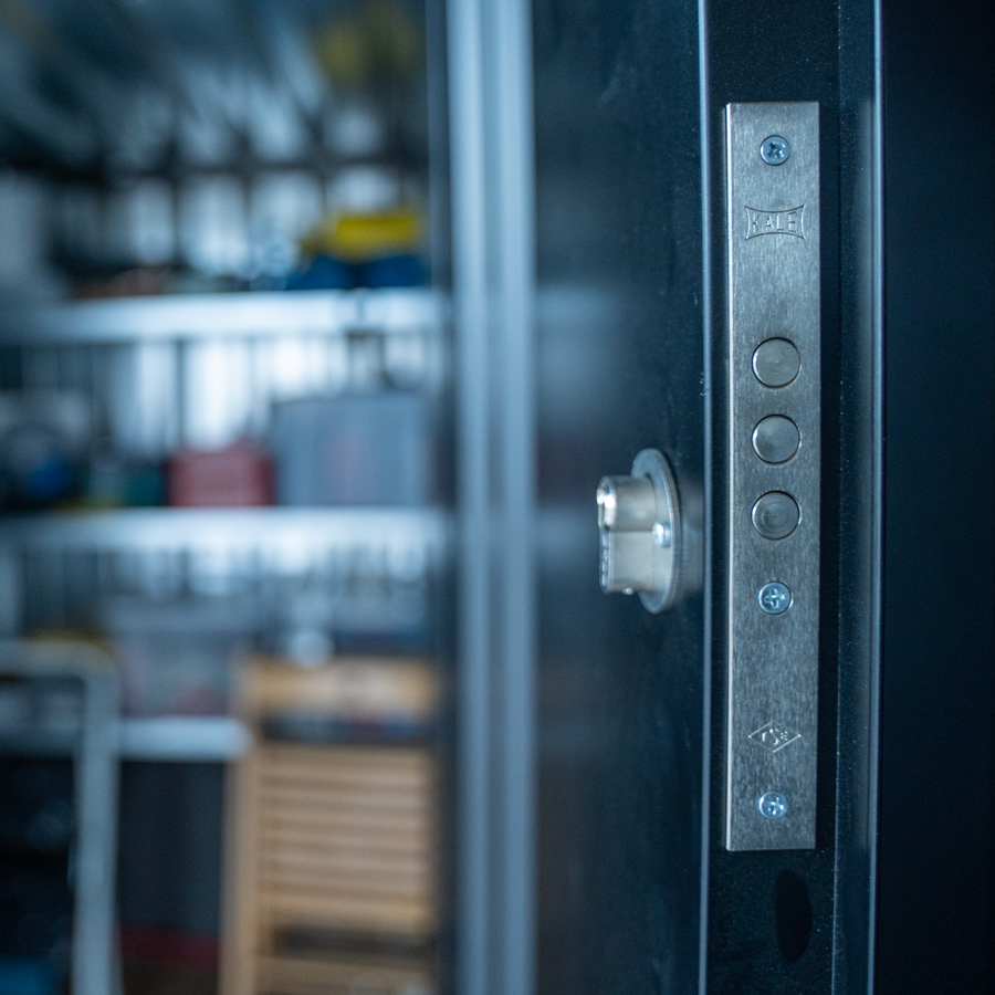 Conteneur-Demontable-4-x-2-m-–-Noir-RAL-9005-–-Double-porte-sur-petit-cote-4